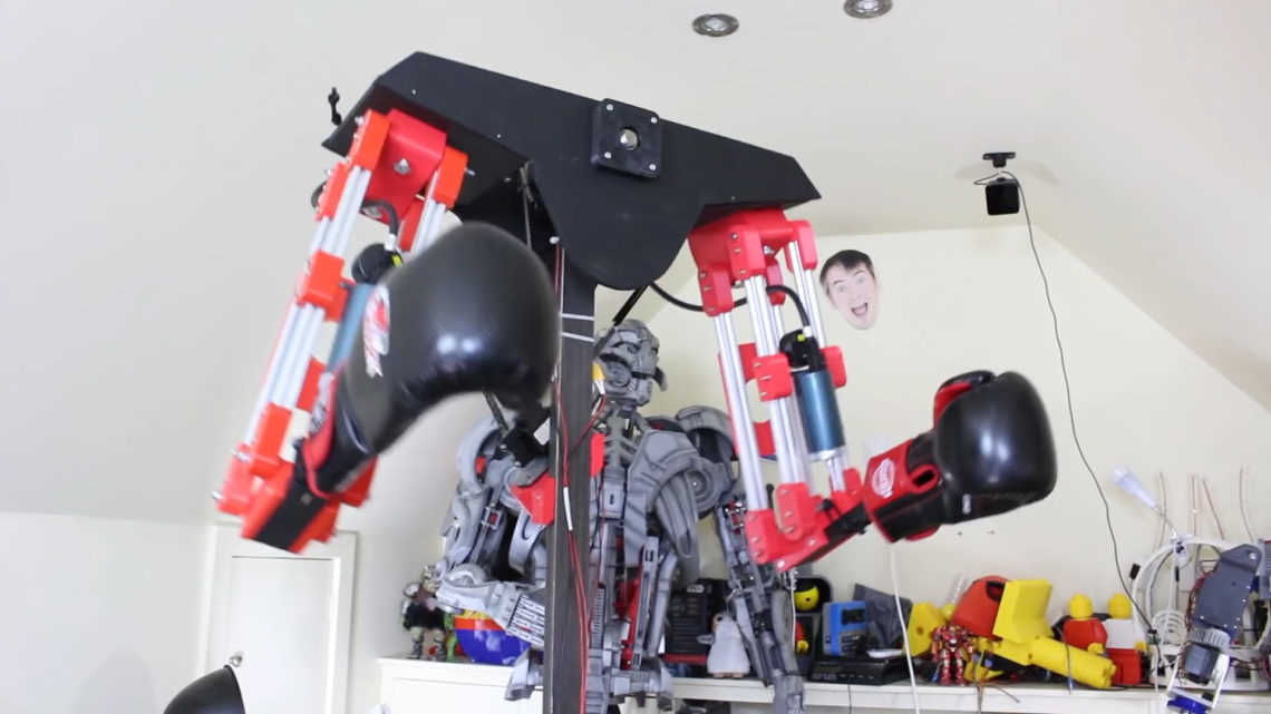 Робот-боксёр, который покажет, как нужно драться в виртуальной и реальной жизни