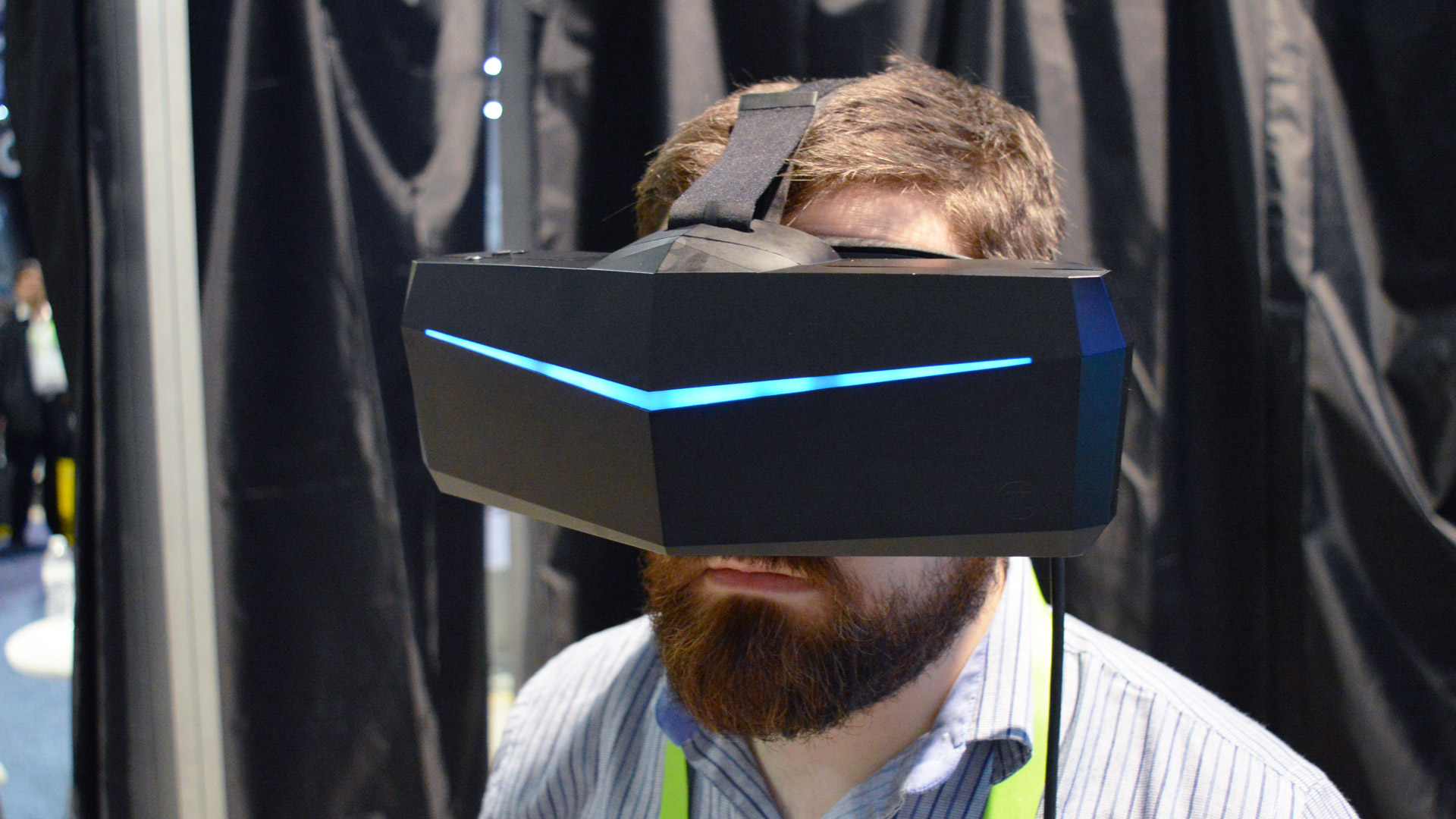 Pimax представили новый шлем виртуальной реальности и контроллеры на СES