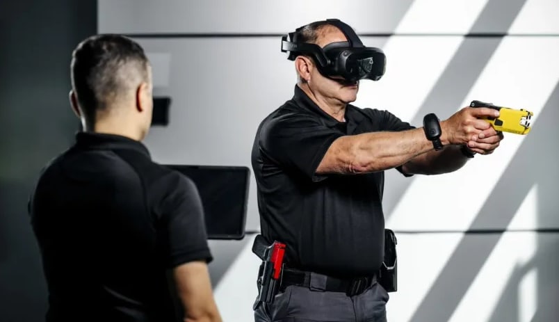 VR-тренажер позволяет полицейским тренироваться с использованием  электрошокеров